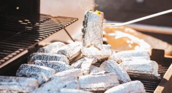 Non cucinare mai questi cibi nella carta stagnola: grande rischio per la tua salute
