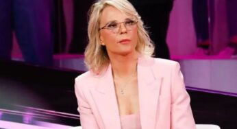 Dramma ad Amici: lacrime e disperazione in bagno, Maria De Filippi costretta ad intervenire